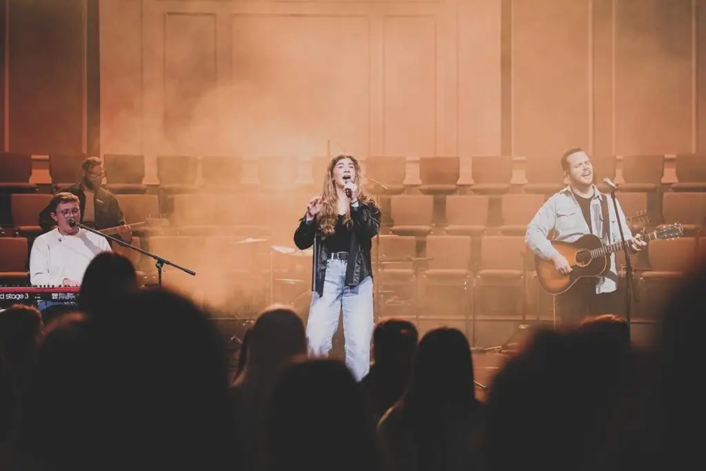 Nate Jernigan and NOBTS band lead worship from stage